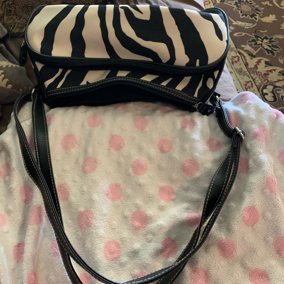 Small zebra purse😱😱 - Picture 5 of 8